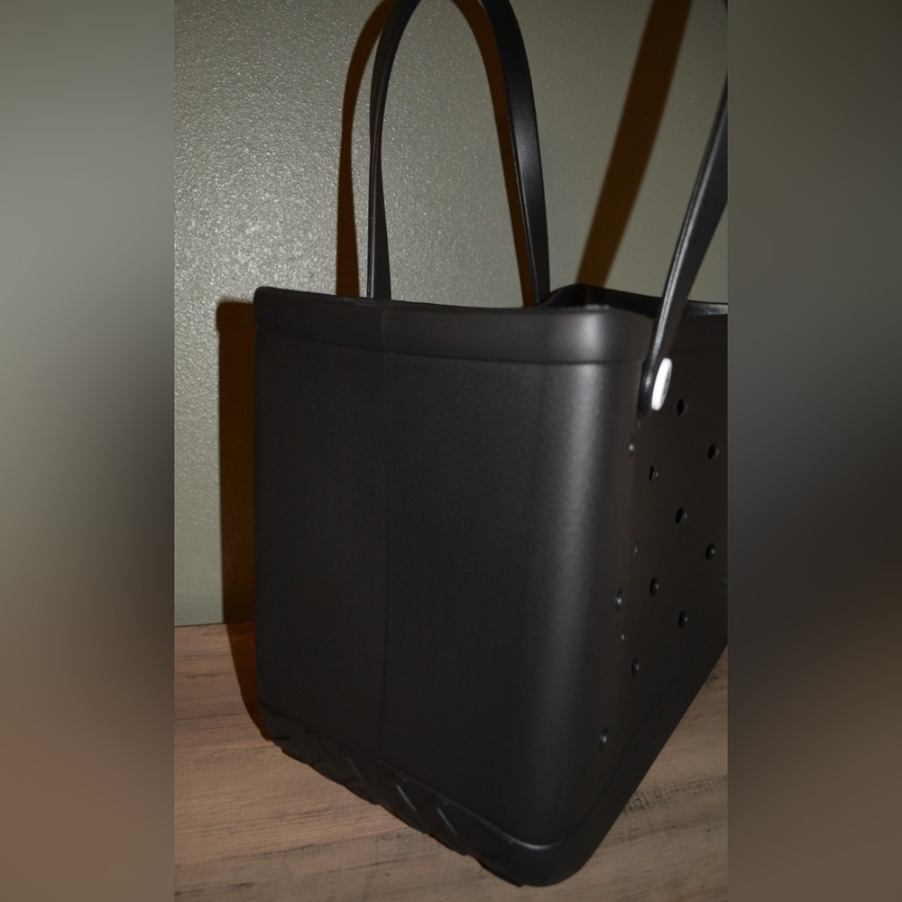 (SOLD) Eva Bogg style extra-large beach Tote Rubber Bag (Unbranded) Black - Picture 3 of 5